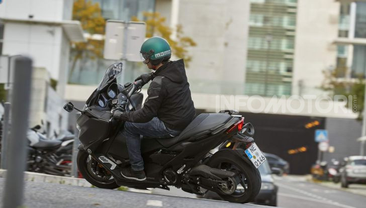 Video prova in anteprima Yamaha TMAX 560 2020, è maggiorenne ma continua a crescere - Foto 63 di 83