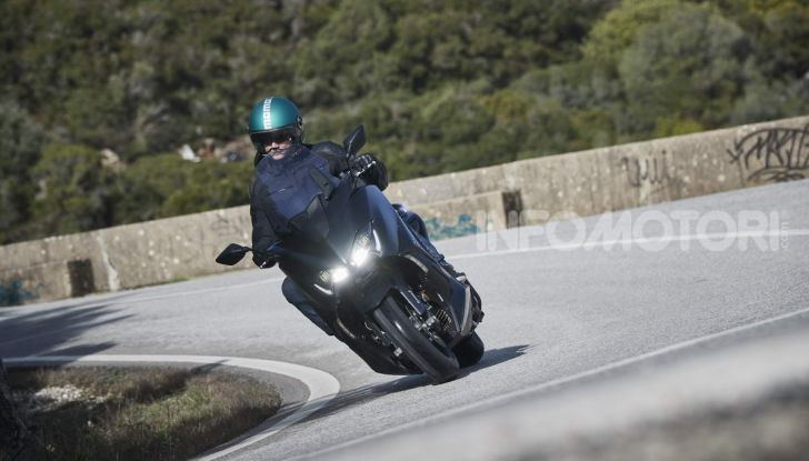 Video prova in anteprima Yamaha TMAX 560 2020, è maggiorenne ma continua a crescere - Foto 67 di 83