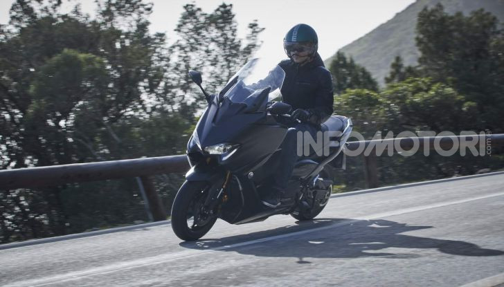 Video prova in anteprima Yamaha TMAX 560 2020, è maggiorenne ma continua a crescere - Foto 1 di 83