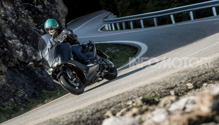Video prova in anteprima Yamaha TMAX 560 2020, è maggiorenne ma continua a crescere - Foto 75 di 83