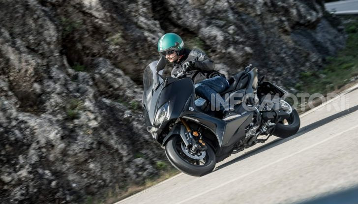 Video prova in anteprima Yamaha TMAX 560 2020, è maggiorenne ma continua a crescere - Foto 80 di 83