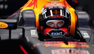 Max Verstappen aspetta a rinnovare con Red Bull, trattative in corso con Ferrari o Mercedes?
