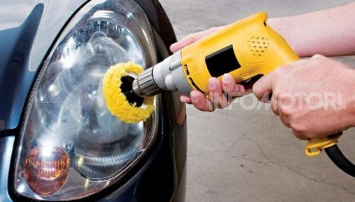 Fari auto ingialliti: come farli tornare a splendere - Foto 5 di 10