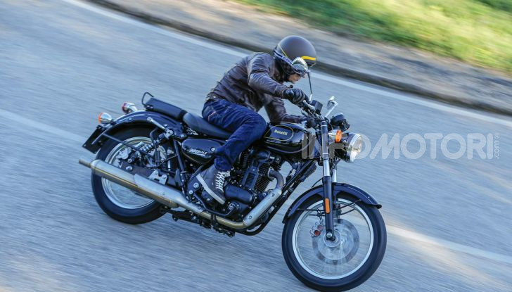 Prova in anteprima Benelli Imperiale 400, caratteristiche e prezzo - Foto 17 di 66