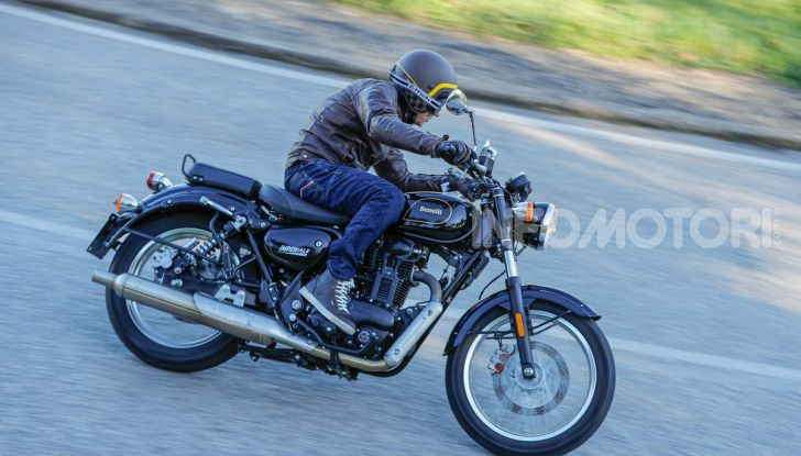 Prova in anteprima Benelli Imperiale 400, caratteristiche e prezzo - Foto 18 di 66