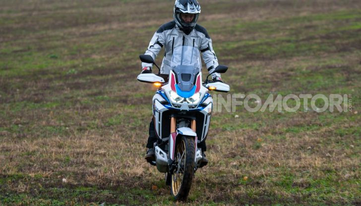 Prova Honda Africa Twin 1100 DCT Adventure Sports 2020: caratteristiche e prezzo - Foto 15 di 63