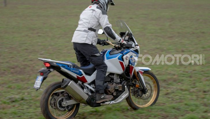 Prova Honda Africa Twin 1100 DCT Adventure Sports 2020: caratteristiche e prezzo - Foto 16 di 63