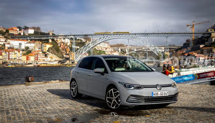 Nuova Volkswagen Golf 8: prova su strada, motori e prezzi - Foto 1 di 22