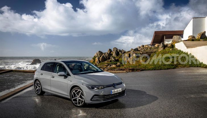 Nuova Volkswagen Golf 8: prova su strada, motori e prezzi - Foto 12 di 22
