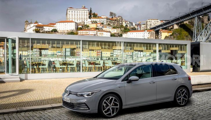 Nuova Volkswagen Golf 8: prova su strada, motori e prezzi - Foto 14 di 22