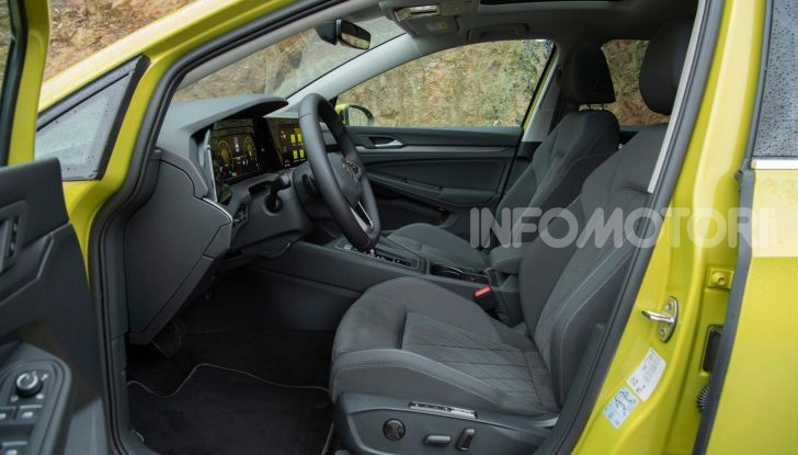 Nuova Volkswagen Golf 8: prova su strada, motori e prezzi - Foto 15 di 22