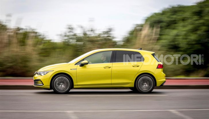 Nuova Volkswagen Golf 8: prova su strada, motori e prezzi - Foto 5 di 22