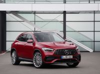 Nuovo Mercedes-AMG GLA 35 4MATIC: prestazioni senza rinunciare al comfort