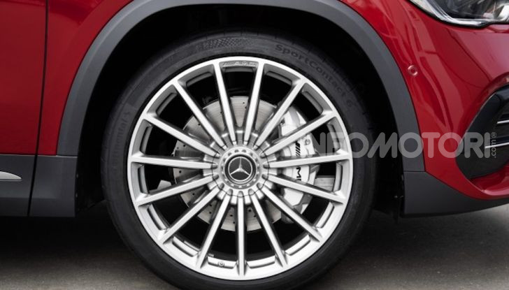 Nuovo Mercedes-AMG GLA 35 4MATIC: prestazioni senza rinunciare al comfort - Foto 7 di 11