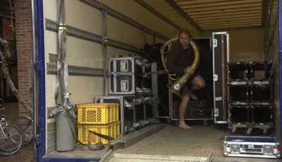 La #CarlosGhosnChallenge: entra nelle custodie di strumenti musicali come Ghosn!