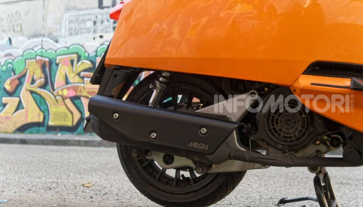 Prova Lambretta V 200 Special, il Lambro torna a scorrere su due ruote - Foto 12 di 25
