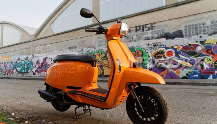 Prova Lambretta V 200 Special, il Lambro torna a scorrere su due ruote - Foto 15 di 25