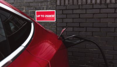 Tesla: aperta la 500esima stazione Supercharger in Europa e la prima V3 fuori dagli USA