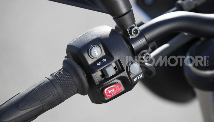 Il 2020 di Triumph si apre col lancio della nuova Street Triple S - Foto 11 di 35