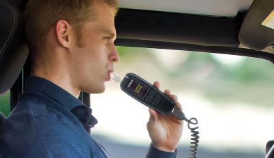 Alcolock: l’etilometro a bordo dell’auto che blocca l’accensione