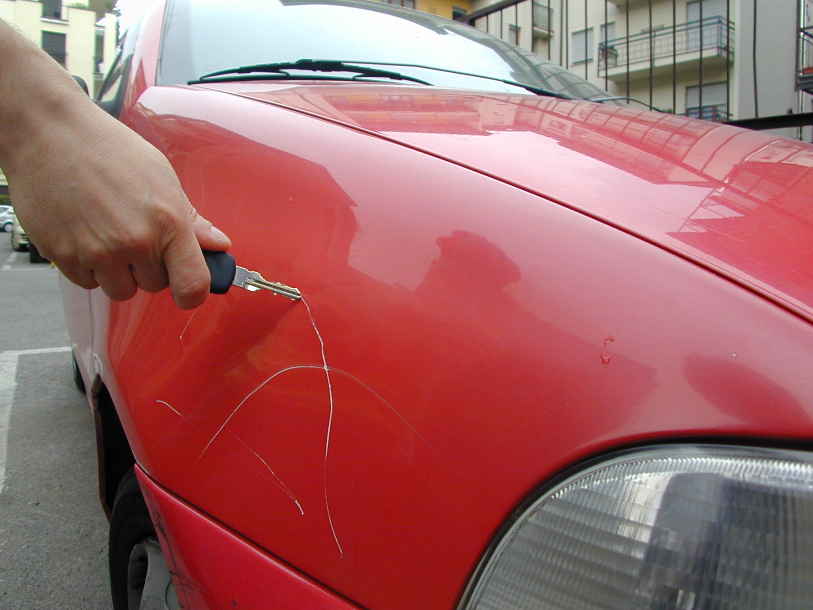 Striscia oltre 600 auto per divertimento, fermato tedesco - Infomotori