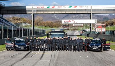 Carabinieri in pista al Mugello nel corso di guida sicura di emergenza