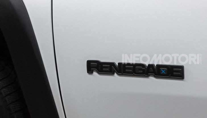 Jeep Renegade e Compass ibride plug-in 4xe “First Edition” - Foto 18 di 19