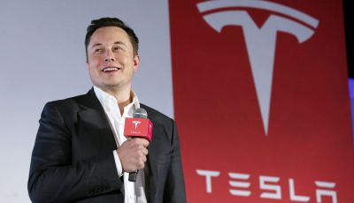 Tesla da record grazie alle vendite online