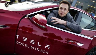 Elon Musk: “Presto le Tesla comunicheranno con i pedoni”