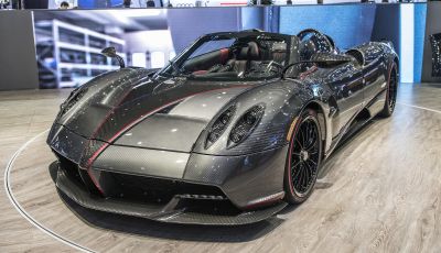 Horacio Pagani consegna una Huayra Roadster da 2 milioni di Euro a Jorge Lorenzo
