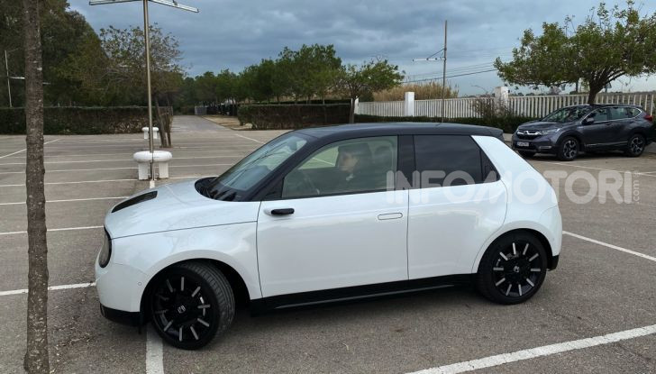 [VIDEO] Prova nuova Honda E: la citycar elettrica tutto divertimento! - Foto 5 di 14