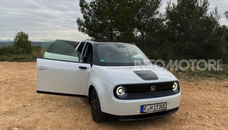[VIDEO] Prova nuova Honda E: la citycar elettrica tutto divertimento! - Foto 3 di 14
