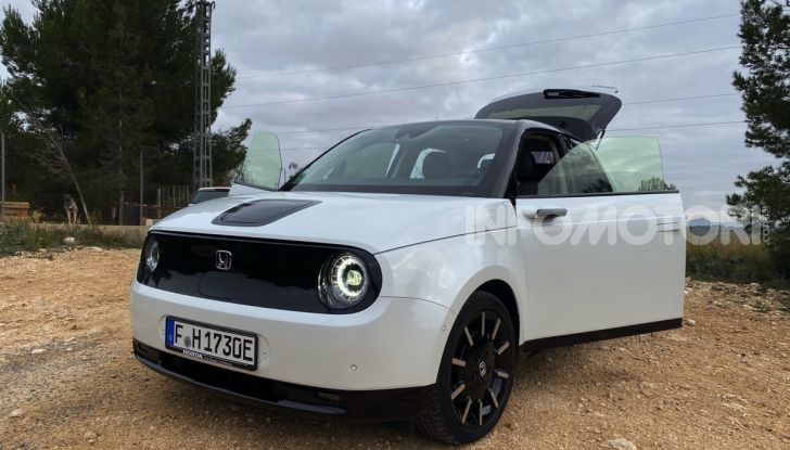 [VIDEO] Prova nuova Honda E: la citycar elettrica tutto divertimento! - Foto 6 di 14