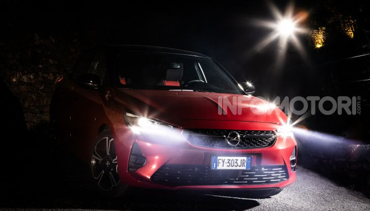 Nuova Opel Corsa, provati su strada i nuovi fari IntelliLux LED matrix - Foto 1 di 9