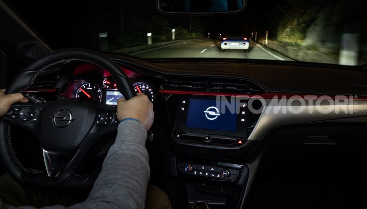 Nuova Opel Corsa, provati su strada i nuovi fari IntelliLux LED matrix - Foto 5 di 9