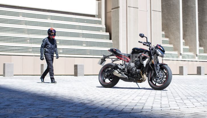 Triumph Street Triple R 2020: aggressiva nelle prestazioni e nel prezzo - Foto 7 di 15