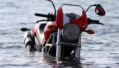 Salsedine, sale ed intemperie: come proteggere la moto