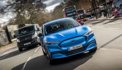 Ford Mustang: nel 2022 in arrivo la versione ibrida e 4×4