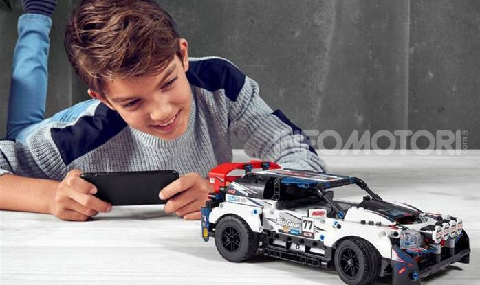 Auto da Rally Top Gear LEGO Technic telecomandata, 463 pezzi e tante funzioni - Foto 4 di 8