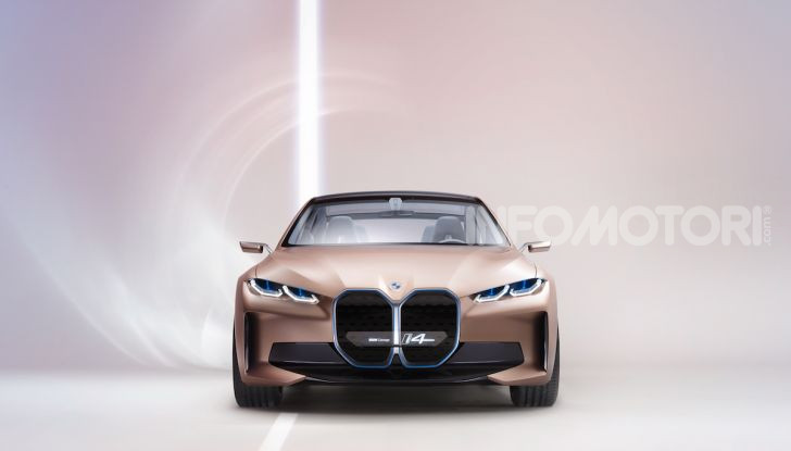 BMW Concept i4: la prima gran coupé 100% elettrica del brand tedesco - Foto 12 di 16