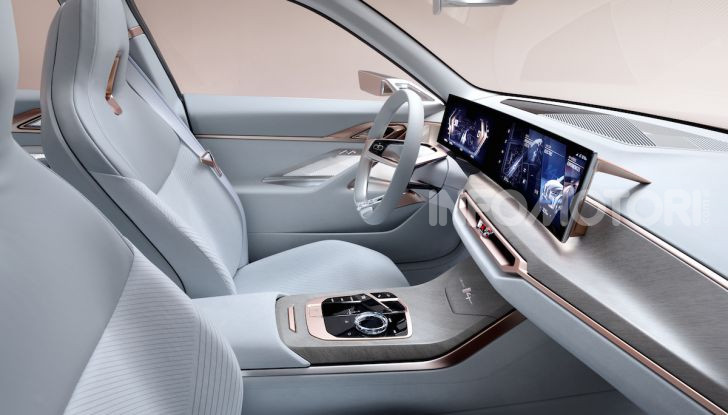 BMW Concept i4: la prima gran coupé 100% elettrica del brand tedesco - Foto 15 di 16