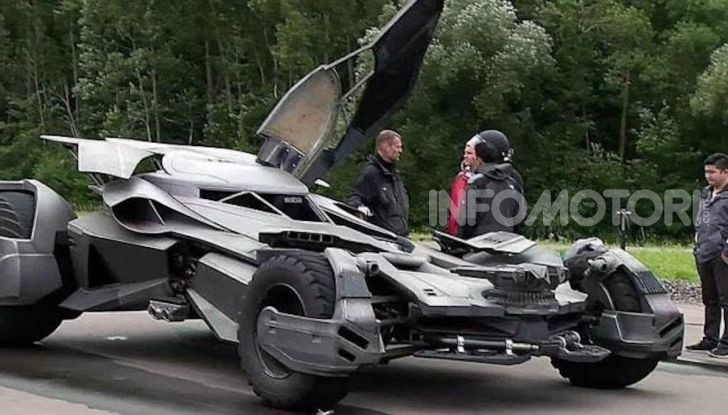 Una Batmobile nei parcheggi della polizia di Mosca - Foto 2 di 5