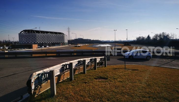 Guida sicura: le regole che è bene ricordare per evitare incidenti - Foto 14 di 25