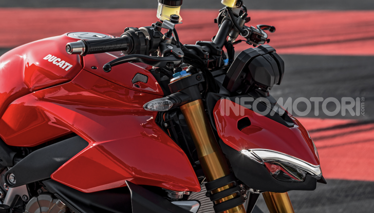Ducati Streetfighter V4, la power naked dalla doppia personalità - Foto 10 di 16