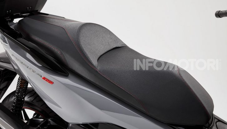 Honda Forza 300 2020 Limited Edition: look sportivo e praticità ai massimi livelli - Foto 23 di 23