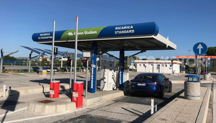 Autostrade per l’Italia dopo Anas ed Aiscat promette piani per ricariche auto elettriche in autostrada - Foto 1 di 11
