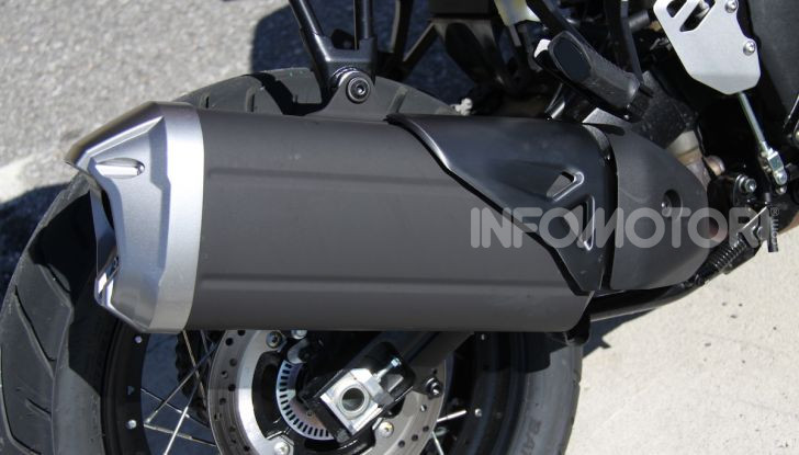 Test Ride Suzuki V-Strom 1050XT: la crossover che ama l’asfalto e non disdegna l’off-road - Foto 11 di 42