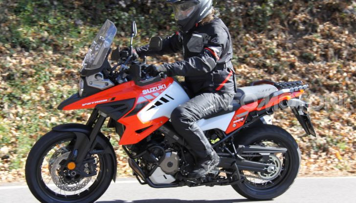 Test Ride Suzuki V-Strom 1050XT: la crossover che ama l’asfalto e non disdegna l’off-road - Foto 17 di 42