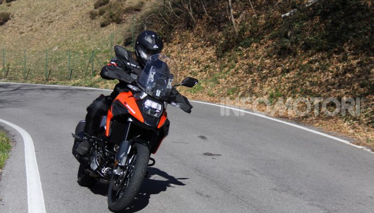 Test Ride Suzuki V-Strom 1050XT: la crossover che ama l’asfalto e non disdegna l’off-road - Foto 20 di 42