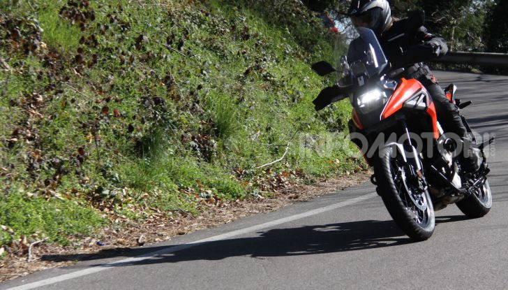Test Ride Suzuki V-Strom 1050XT: la crossover che ama l’asfalto e non disdegna l’off-road - Foto 21 di 42